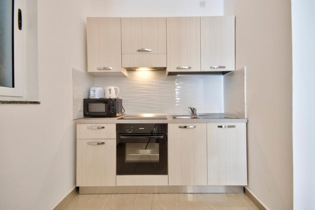 Urbanstays - Gzira 1 Bedroom Apartments By Shortletsmalta Bagian luar foto